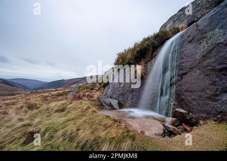 Wasserfall in den Wicklow Mountains bei Glendalough Stockfoto