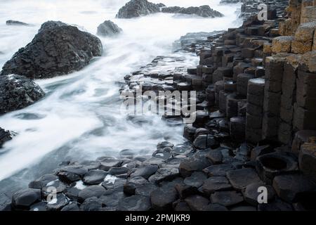 Giant's Causeway Felsformation an der Küste von Antrim in Nordirland. UNESCO-Weltkulturerbe Stockfoto