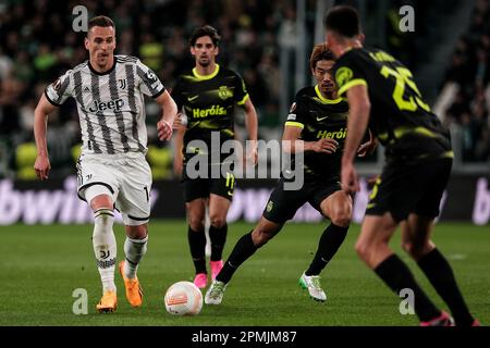 Turin, Italien. 13. April 2023. Arkadiusz Milik vom FC Juventus in Aktion während des Fußballspiels der Europa League zwischen dem FC Juventus und dem FC Sporting CP im Stadion Juventus in Torino (Italien), 13. April 2023. Foto Federico Tardito/Insidefoto Credit: Insidefoto di andrea staccioli/Alamy Live News Stockfoto