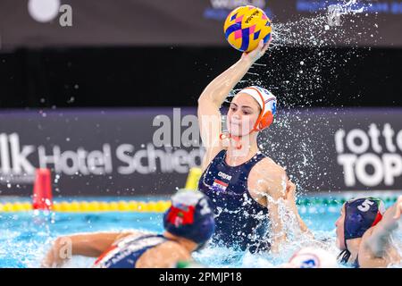 ROTTERDAM, NIEDERLANDE - APRIL 13: Brigitte Sleeking der Niederlande während der Wasserpolo-Weltmeisterschaft der Frauen 2023, Spiel der Division 1 USA gegen Italien am 13. April 2023 in Rotterdam, Niederlande (Foto: Albert ten Hove/Orange Pictures) Stockfoto