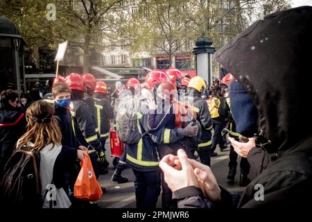 Gerard Cambon / Le Pictorium - 12. Protesttag gegen das Rentengesetz - 13/4/2023 - Frankreich / Paris / Paris - Protest gegen das Rentengesetz Stockfoto