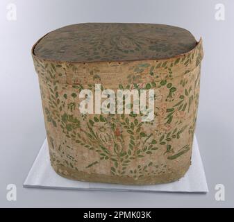 Bandbox (USA); hergestellt von Hannah Davis (1784–1863); Blockpapier, Holzträger, Zeitungsdruckpapier; 47 x 34 x 36 cm (18 1/2 x 13 3/8 x 14 3/16 Zoll) Stockfoto