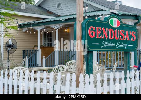 KENNER, LA, USA - 31. MÄRZ 2023: Vor dem Gendusa's Italian Eatery am Williams Boulevard Stockfoto