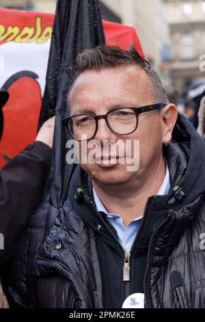 Paris, Frankreich. 13. April 2023. Cyril Chabanier (CFTC) nimmt am zwölften Tag des Protests gegen die Rentenreform und den allmählichen Eintritt in den Ruhestand Teil. Stockfoto