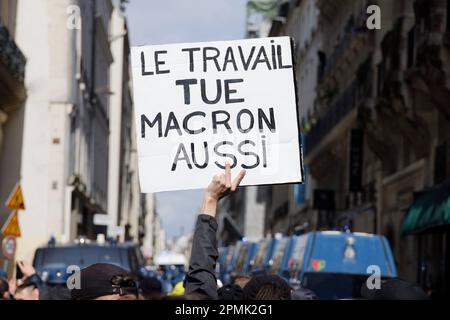 Paris, Frankreich. 13. April 2023. Zwölfter Protesttag gegen die Rentenreform und den allmählichen Eintritt in den Ruhestand im Alter von 64 Jahren am 13. April 2023. Stockfoto