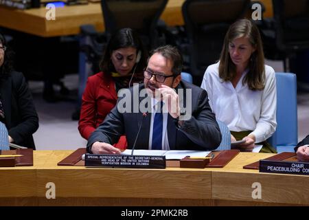 (230413) -- VEREINTE NATIONEN, 13. April 2023 (Xinhua) -- Carlos Ruiz Massieu, Sonderbeauftragter des UN-Generalsekretärs und Leiter der Verifikationsmission der Vereinten Nationen in Kolumbien, informiert über eine Sitzung des Sicherheitsrats über Kolumbien am 13. April 2023 am Sitz der Vereinten Nationen in New York. Der hochrangige UN-Gesandte für Kolumbien, Carlos Ruiz Massieu, rief am Donnerstag die bewaffneten Gruppen in Kolumbien auf, einen Dialog mit dem Ziel aufzunehmen und zu fördern, die Gewalt zu verringern und den Frieden im Land zu festigen. (Loey Felipe/UN Foto/Handout über Xinhua) Stockfoto