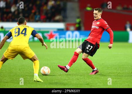 Am Ball, Florian Wirtz (Bayer 04 Leverkusen), GER, Bayer 04 Leverkusen vs. Union Saint-Gilloise, Fussball, UEFA Europa League, Viertelfinale, Hinspiel, Spielzeit 2022/2023, 13.04.2023 Kredit: Ant Palmer/Alamy Live News Stockfoto