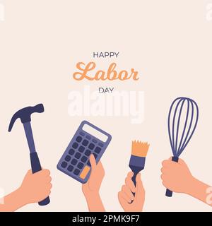 1. Mai. Grußkarte „Happy Labor Day“ mit den Händen der Arbeiter, die ihre Werkzeuge halten Stock Vektor