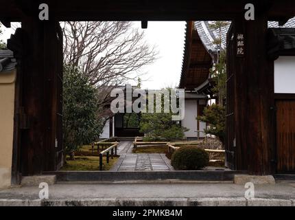 Eintritt zum Garten des Zuihoin Subtempels in Daitokuji Rinzai Zen Hauptquartier in Kyoto, Japan. Stockfoto