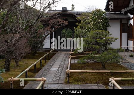 Eintritt zum Garten des Zuihoin Subtempels in Daitokuji Rinzai Zen Hauptquartier in Kyoto, Japan. Stockfoto