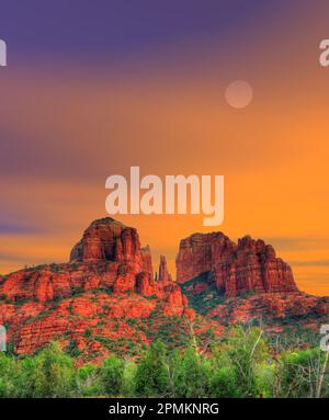 Mondaufgang Red Rock Country Berge rund um Sedona Arizona Stockfoto