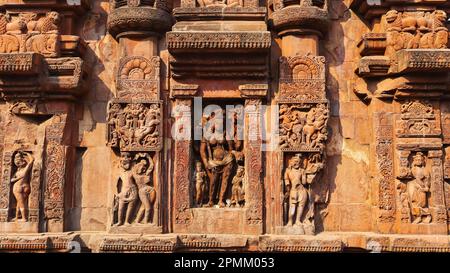 Skulpturen von Hindugott und Göttin auf der Baitala Deula, Tempel ist der Göttin Chamunda, dem Tempel aus dem 8. Jahrhundert, Bhubaneshwar, Odisha, Indien gewidmet Stockfoto