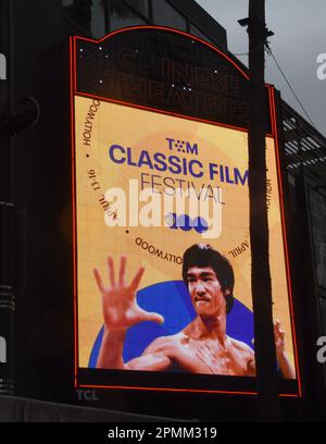 Los Angeles, Kalifornien, USA 13. April 2023 Bruce Lee Marquee bei der Eröffnungsnacht des TCM Classic Film Festival 2023 im TCL Chinese Theatre am 13. April 2023 in Los Angeles, Kalifornien, USA. Foto: Barry King/Alamy Live News Stockfoto