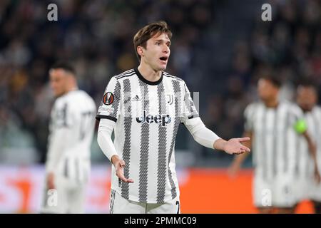 Turin, Italien. 13. April 2023. Federico Chiesa vom FC Juventus reagiert während des Fußballspiels der UEFA Europa League 2022/2023 zwischen dem FC Juventus und Sporting im Allianz Stadium. Endstand: Juventus 1:0 Sport. Kredit: SOPA Images Limited/Alamy Live News Stockfoto