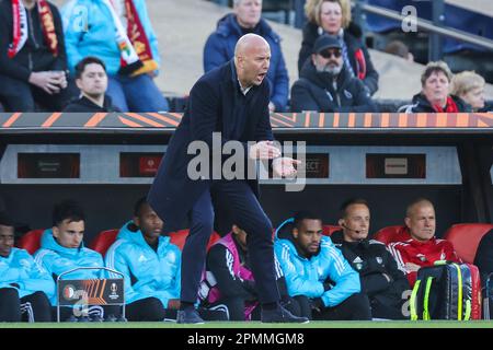 13-04-2023: Sport: Feyenoord / AS Roma ROTTERDAM, NIEDERLANDE - APRIL 13: Cheftrainer Arne Slot (Feyenoord Rotterdam) während des Viertelfinales - Stockfoto