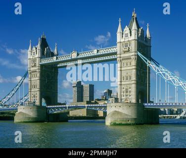 1987 HISTORISCHE TOWER BRIDGE TOWER BRIDGE (© HORACE JONES & JOHN WOLFE BARRY 1894) POOL VON LONDON RIVER THAMES LONDON ENGLAND Stockfoto