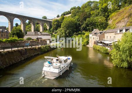 Dinan, eine französische Stadt in der Bretagne, zwischen Land und Meer. Stockfoto