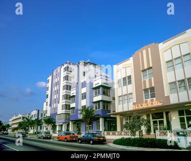 1992 HISTORISCHE STRASSENSZENE OCEAN DRIVE SOUTH BEACH MIAMI BEACH FLORIDA USA Stockfoto