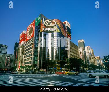 1992 historische SUKIYABASHI KREUZUNG HARUMI DORI AVENUE GINZA TOKYO HONSHU JAPAN Stockfoto