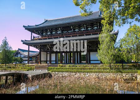 Kyoto Japan, April 2023, Tofuku-Ji Tempel und San-mon Gate ab 1425, Kyoto Frühlingssaison, Japan, Asien Stockfoto