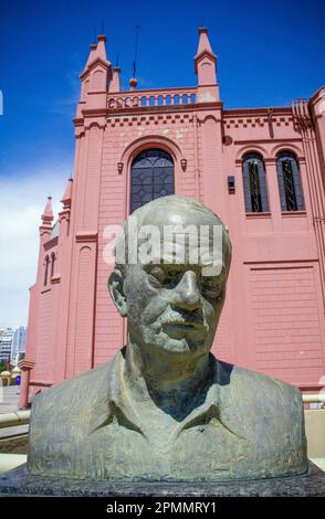 Argentinien, Buenos Aires. Büste von Astor Piazolla, Komponist und Bandoneon-Spieler im Centro Cultural im Vorort Recoleta. Stockfoto