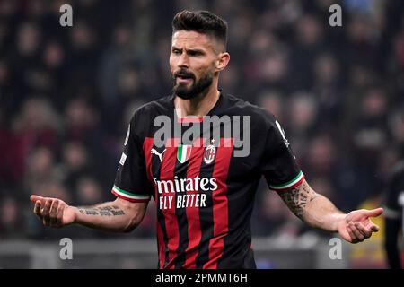 Olivier Giroud vom AC Mailand Gesten während des Champions League-Fußballspiels zwischen AC Mailand und SSC Napoli im Stadion San Siro in Mailand (Italien), A Stockfoto