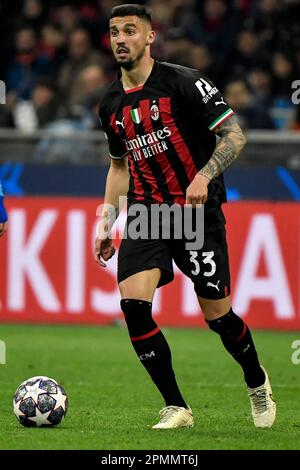 Rade Krunic vom AC Mailand in Aktion während des Champions League-Fußballspiels zwischen AC Mailand und SSC Napoli im Stadion San Siro in Mailand (Italien), April Stockfoto