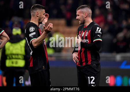 Rade Krunic und Ante Rebic vom AC Mailand sprechen am Ende des Fußballspiels der Champions League zwischen dem AC Mailand und dem SSC Napoli im Stadion San Siro in M Stockfoto