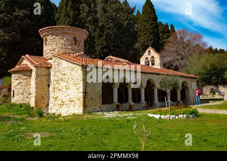 Kirche des Marienklosters auf der Insel in der Lagune von Narta Stockfoto