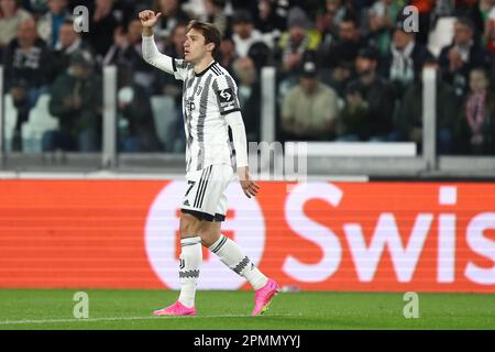 Turin, Italien. 13. April 2023. Federico Chiesa vom FC Juventus Gesten während des Viertelfinales der UEFA Europa League im ersten Spiel zwischen dem FC Juventus und dem Sporting Clube de Portugal am 13 2023. April im Allianz-Stadion in Turin, Italien . Kredit: Marco Canoniero/Alamy Live News Stockfoto