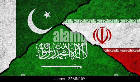 Saudi-Arabien, der Iran und Pakistan führen gemeinsam auf einem strukturierten Hintergrund die Flagge. Konzept der diplomatischen Beziehungen zwischen Pakistan, Iran und Saudi-Arabien Stockfoto