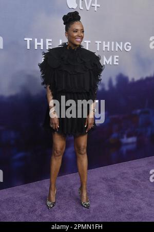 LA, USA. 13. April 2023. Die Besetzung Aisha Tyler nimmt am Donnerstag, den 13. April 2023, am Bruin Regency Theatre in der Westwood-Abteilung von Los Angeles Teil der Premiere des Filmthrillers „The Last Thriller He That Me“. Storyline: Eine Frau bildet eine unerwartete Beziehung zu ihrer 16-jährigen Stieftochter, während sie nach der Wahrheit über das mysteriöse Verschwinden ihres Mannes sucht. Foto: Jim Ruymen/UPI. Kredit: UPI/Alamy Live News Stockfoto