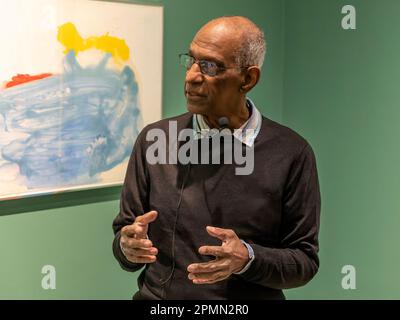 Errol Lloyd am Kettles Yard für die Ausstellung „Paint Like the Swallow sings Calypso“ Stockfoto