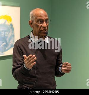 Errol Lloyd am Kettles Yard für die Ausstellung „Paint Like the Swallow sings Calypso“ Stockfoto