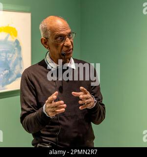 Errol Lloyd am Kettles Yard für die Ausstellung „Paint Like the Swallow sings Calypso“ Stockfoto