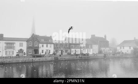 St Ives, Cambs - Nebel über dem Fluss Great Ouse Stockfoto