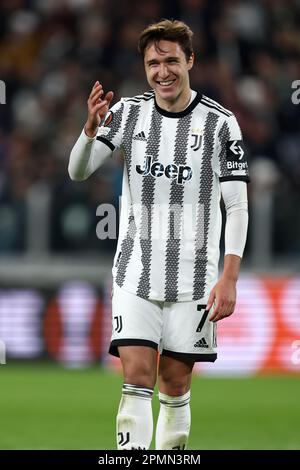 Turin, Italien. 13. April 2023. Federico Chiesa vom FC Juventus Gesten während des Viertelfinales der UEFA Europa League im ersten Spiel zwischen dem FC Juventus und dem Sporting Clube de Portugal am 13 2023. April im Allianz-Stadion in Turin, Italien . Kredit: Marco Canoniero/Alamy Live News Stockfoto