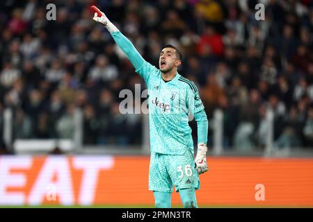 Turin, Italien. 13. April 2023. Mattia Perin vom FC Juventus Gesten während des Viertelfinales der UEFA Europa League im ersten Spiel zwischen dem FC Juventus und dem Sporting Clube de Portugal am 13 2023. April im Allianz-Stadion in Turin, Italien . Kredit: Marco Canoniero/Alamy Live News Stockfoto