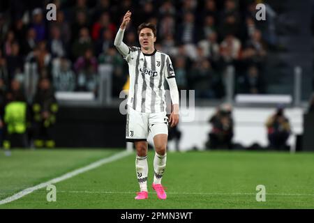 Turin, Italien. 13. April 2023. Federico Chiesa vom FC Juventus Gesten während des Viertelfinales der UEFA Europa League im ersten Spiel zwischen dem FC Juventus und dem Sporting Clube de Portugal am 13 2023. April im Allianz-Stadion in Turin, Italien . Kredit: Marco Canoniero/Alamy Live News Stockfoto