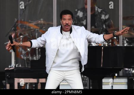 Aktenfoto vom 01.06/18, Lionel Richie tritt während der Eröffnungsshow seiner Sommertour in Franklin's Gardens, Northampton auf. Katy Perry und Lionel Richie gehören zu den musikalischen Stars, die auf dem Krönungskonzert auftreten werden, um die Krönung des Königs und Königsgemahls zu feiern, wie die BBC angekündigt hat. Zu den weiteren Teilnehmern zählen die italienische Opernsängerin Andrea Bocelli, der walisische Bass-Baritone Sir Bryn Terfel, die Songschreiberin Freya Riddings und der Komponist Alexis Ffrench, der in Kürze weitere Darbietungen bekannt geben wird. Ausgabedatum: Freitag, 14. April 2023. Stockfoto