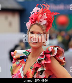 Charlotte Hawking von ITV Sport CodresUp for Ladies Day während des Randox Grand National Festivals 2023 Ladies Day auf der Aintree Rennbahn, Liverpool, Großbritannien, 14. April 2023 (Foto von Conor Molloy/News Images) Stockfoto