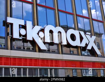 TK Maxx-Logo auf der Vorderseite des Shops Stockfoto