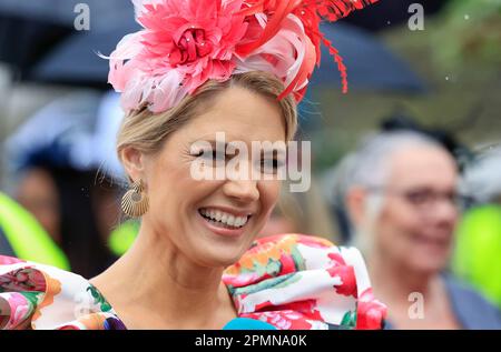 Charlotte Hawking von ITV Sport CodresUp for Ladies Day während des Randox Grand National Festivals 2023 Ladies Day auf der Aintree Rennbahn, Liverpool, Großbritannien, 14. April 2023 (Foto von Conor Molloy/News Images) Stockfoto