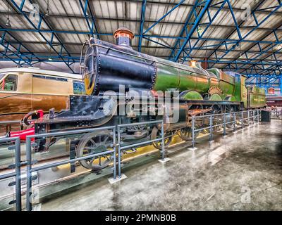 Allgemeines Bild im National Railway Museum in York mit der Lode Star-Lokomotive der Great Western Railways Stockfoto