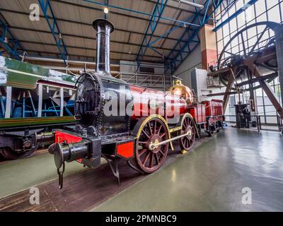 Allgemeines Bild im National Railway Museum in York mit der Copper Knob-Lokomotive Furness Railways Stockfoto