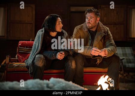 Extraktion 2 Golshifteh Farahani & Chris Hemsworth Stockfoto