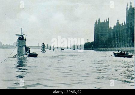 U-Boote in Westminster. Die Themse. Von einem gebundenen Jahr: Das wunderbare Jahr 1909. Eine illustrierte Aufzeichnung bemerkenswerter Leistungen und Ereignisse der Daily News, London und Manchester, veröffentlicht von Headley Brothers, 1909. Stockfoto