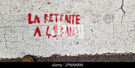 Moto gemalt von Anti-Rentengesetz-Reformaktivisten, Lyon, Frankreich Stockfoto