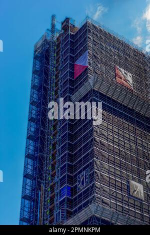 Der Turm der Dom-Kathedrale in Utrecht, Niederlande, im Rahmen der Rekonstruktion Stockfoto