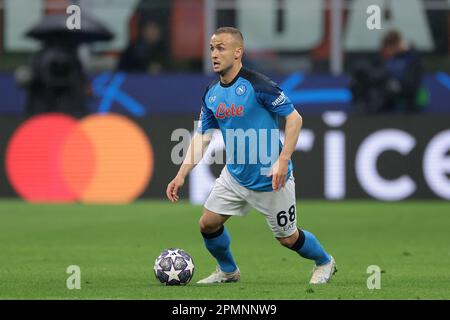 Mailand, Italien. 12. April 2023. Stanislav Lobotka von SSC Napoli während des UEFA Champions League-Spiels in Giuseppe Meazza, Mailand. Der Bildausdruck sollte lauten: Jonathan Moscrop/Sportimage Credit: Sportimage/Alamy Live News Stockfoto